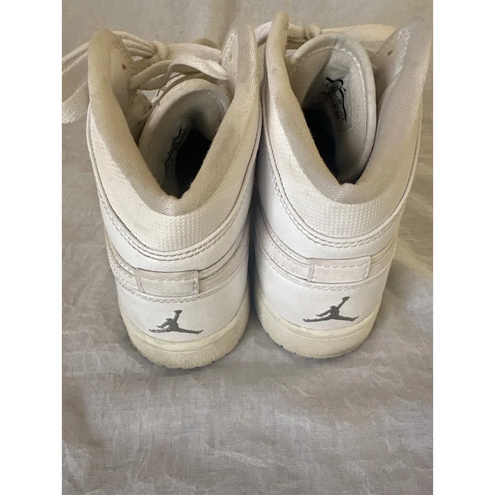 Nike Air Jordan 1 Mid White Sneakers Basketball Shoes Youth Size 6.5Y 554725-102